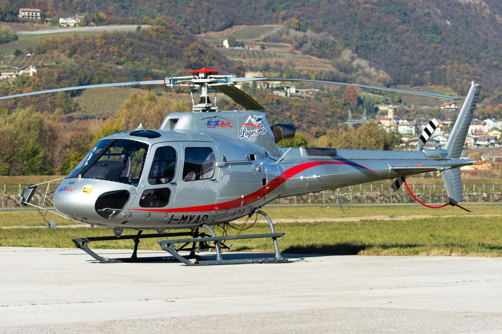 Elicottero Helica Airbus AS 350 B3E, operato da E+S AIR